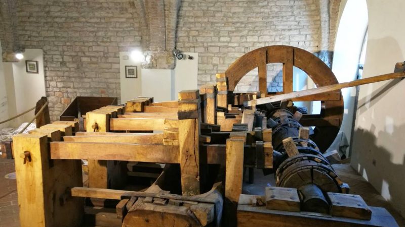 Giornata Nazionale del veicolo d’epoca visita al museo della carta e filigrana a Fabriano